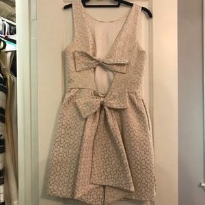 Cute backless dress with Bow accents